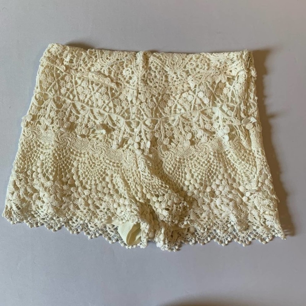 5/ $25 Kimchi Blue Ivory Layered Crochet Lace Shorts 4